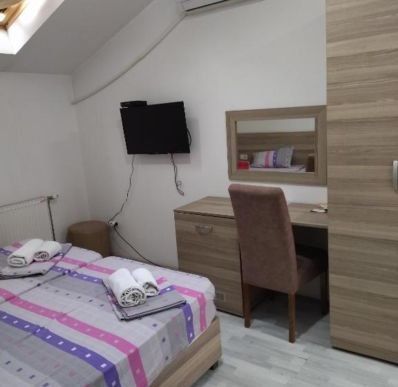 اتاق استاندارد یک نفره, Atina Lux Hostel