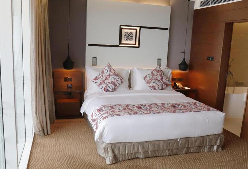 اتاق سوپریور با تخت بزرگ, Movenpick Hotel & Convention Centre Klia