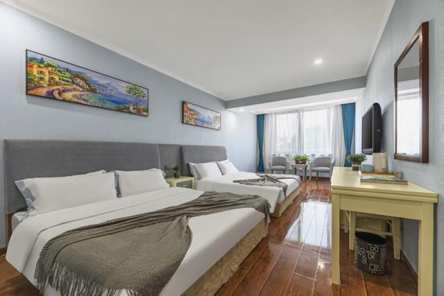 Четырехместный Номер Стандарт, St Peter S Baroque Resort