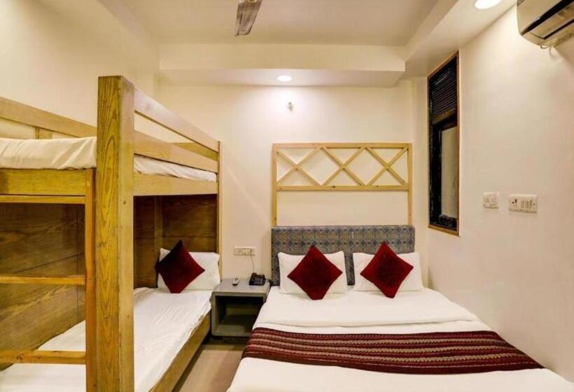 Pokój Rodzinny Deluxe, Staybook Hotel Jai Balaji New Delhi Railway Station
