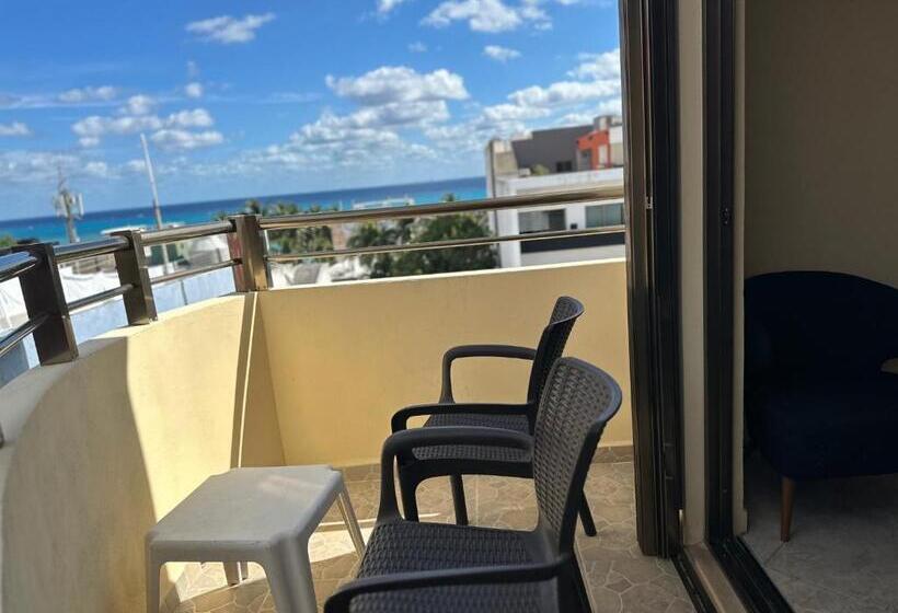Номер Стандарт с Балконом, Selina Playa Del Carmen   Hostel
