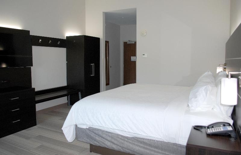 스위트, Holiday Inn Express & Suites White Hall, An Ihg