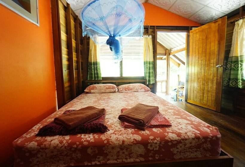 بانگلوی استاندارد, Pasai Beach Lodge