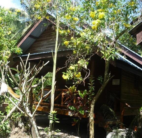 بانگلوی استاندارد, Pasai Beach Lodge