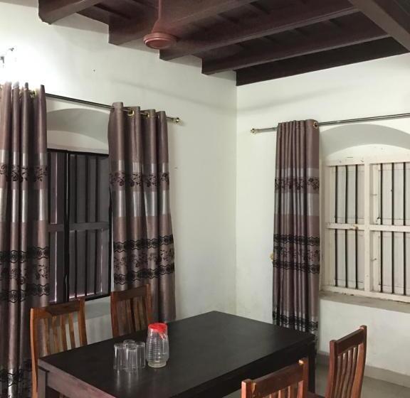 디럭스 룸, Palm Rivera Kochi