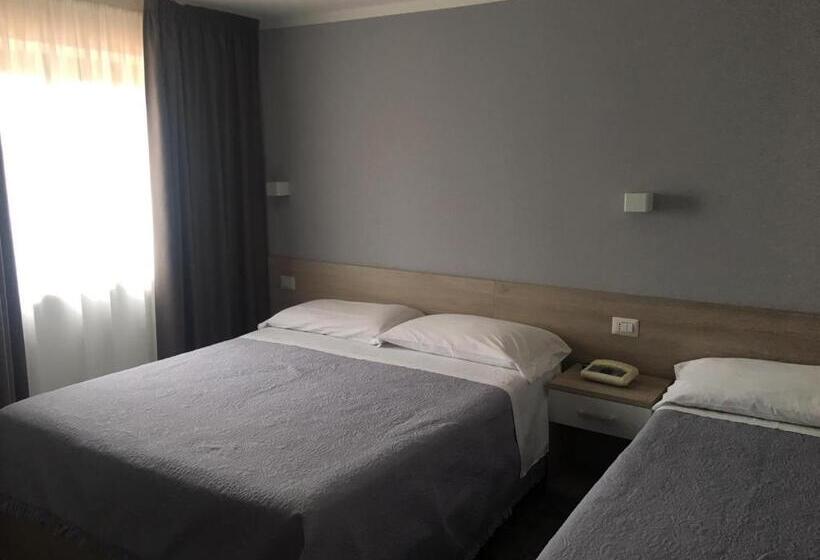 Номер Стандарт Трехместный, Piccolo Hotel Lamezia