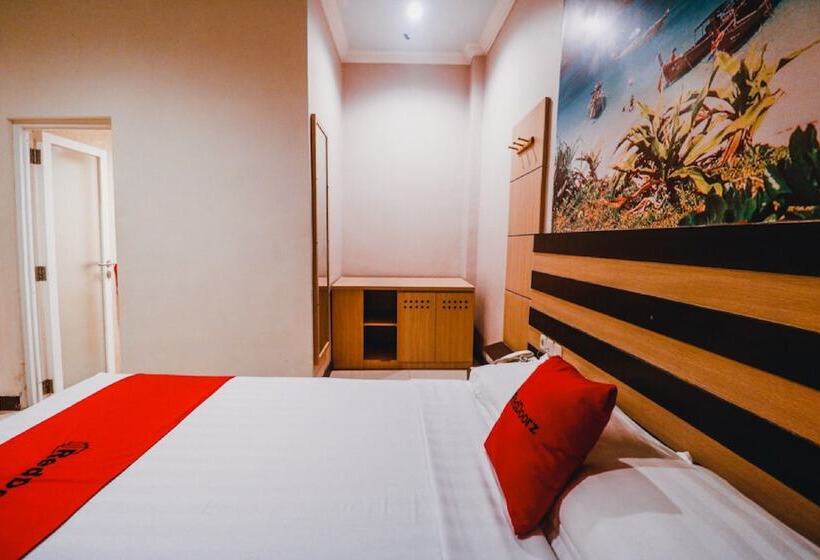 Люкс, Reddoorz Plus Near Makassar Town Square