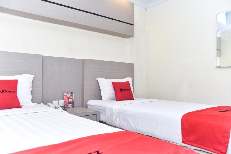 Номер Deluxe, Reddoorz Plus Near Makassar Town Square