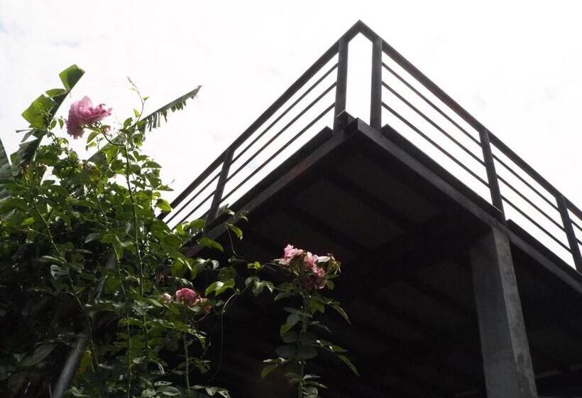 Семейное Бунгало, Bann Rai Klai Weang Homestay