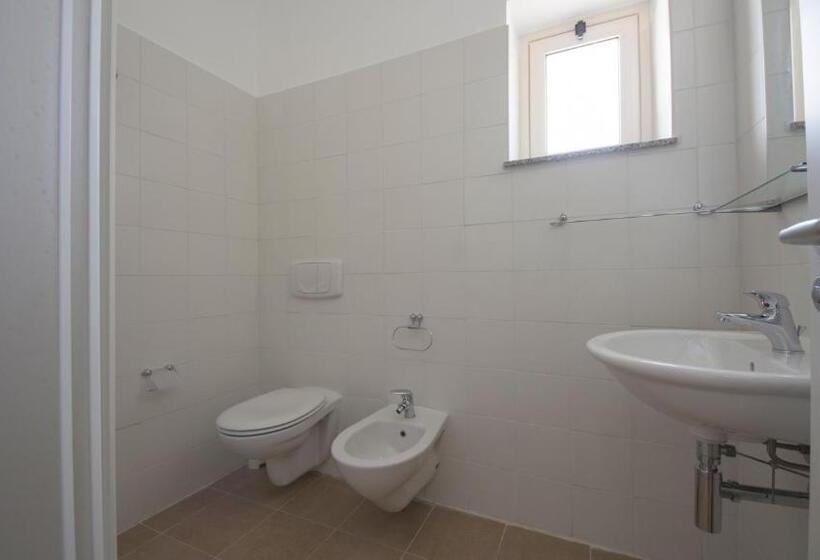 اتاق کلاسیک سه تخته, Casale Marcalia  Bed & Breakfast