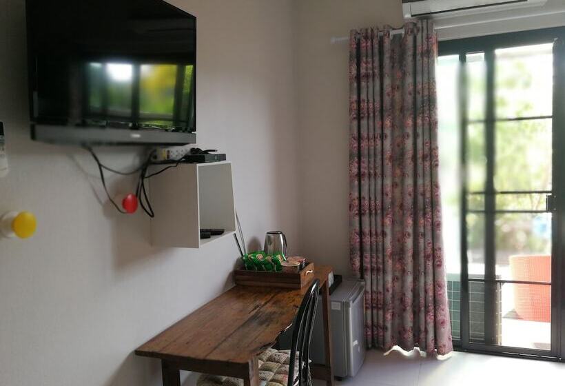 Семейный Номер Вид на Бассейн, Na Na Doo Homestay