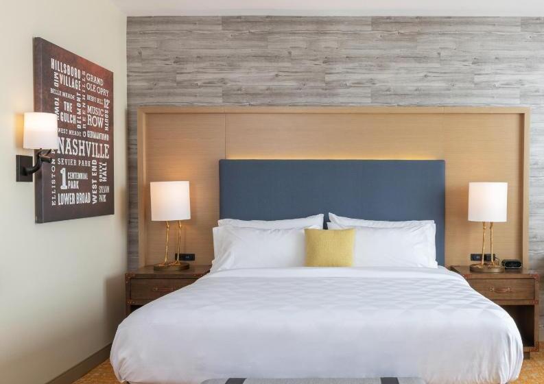 适合残疾人士使用的带超级大床的标准间, Holiday Inn & Suites Nashville Downtown Broadway