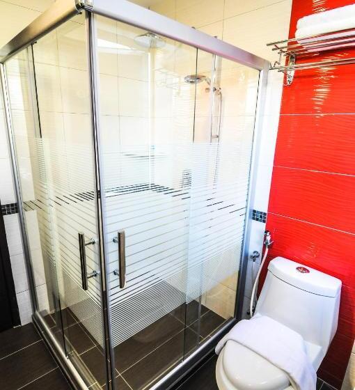 Семейный Номер, K Garden Hotel Parit Buntar