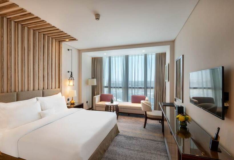 غرفة بريميوم مطلة على حمام السباحة, Millennium Resort Salalah