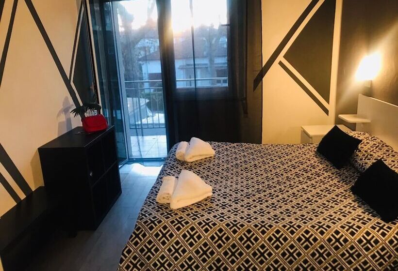Номер Стандарт с Балконом, Wuhostel