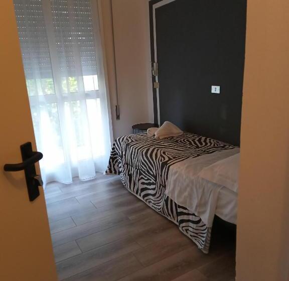 Трехместный Номер Стандарт с Балконом, Wuhostel