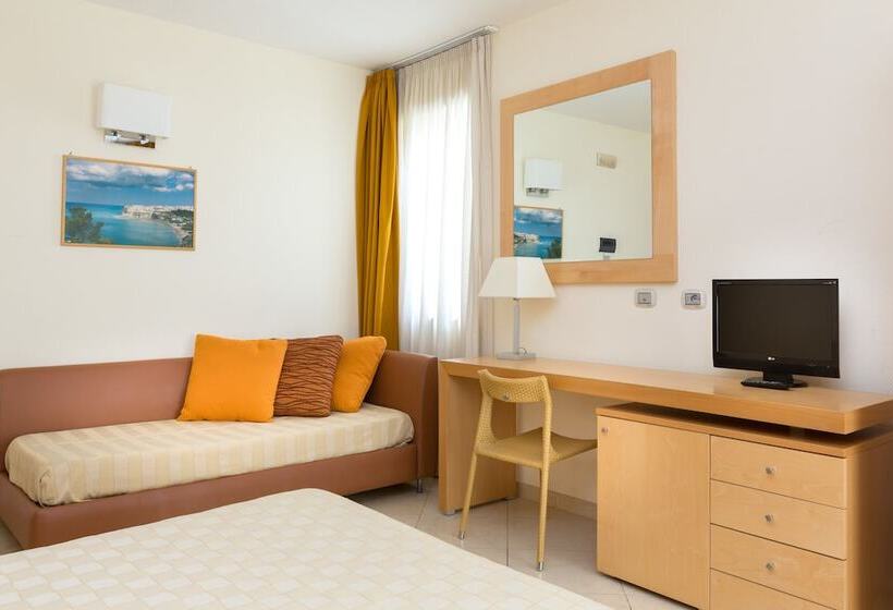 コンフォートトリプルルーム, Gusmay Resort   Hotel Cala Del Turco