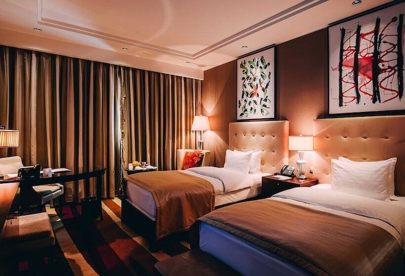 اتاق لوکس با چشم‌انداز دریاچه, Rixos Borovoe