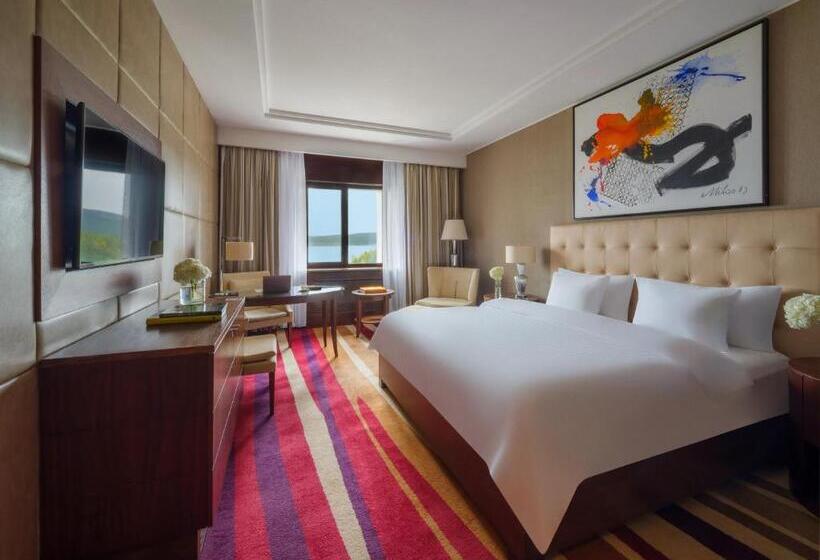 اتاق لوکس با تخت بزرگ, Rixos Borovoe