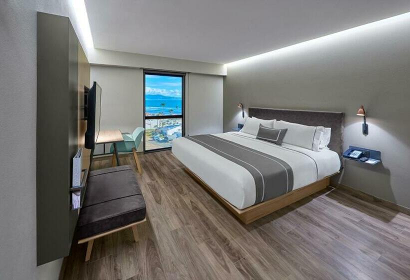 キングサイズベッドのスイートルーム, City Express Plus By Marriott Ensenada