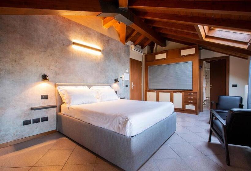 Standard studio with lake view, Antico Pozzo Apartment