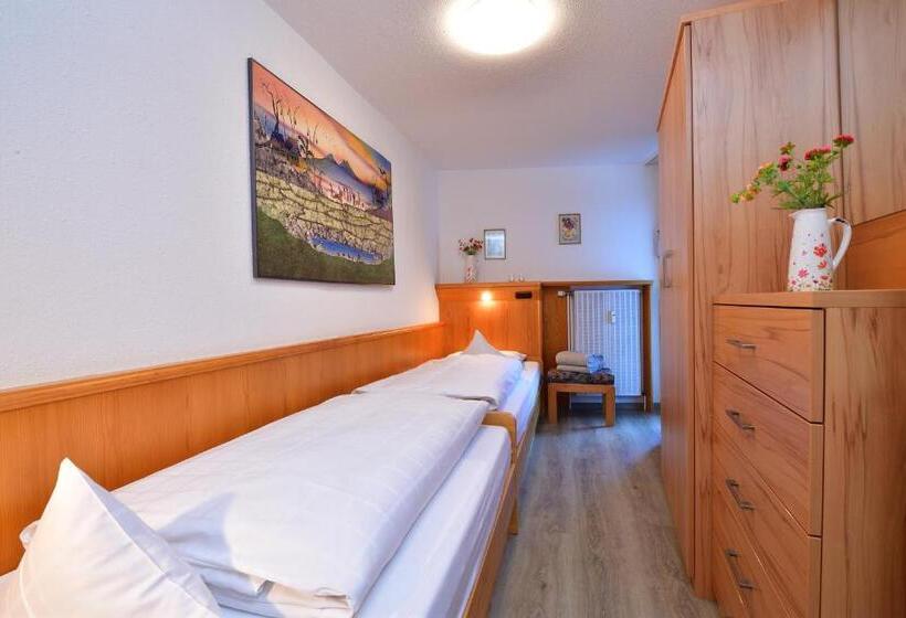 Family flat with balcony, Familienhotel Kleinwalsertal