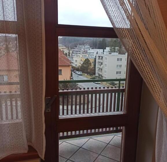 سوییت خانوادگی, Penzion Stella