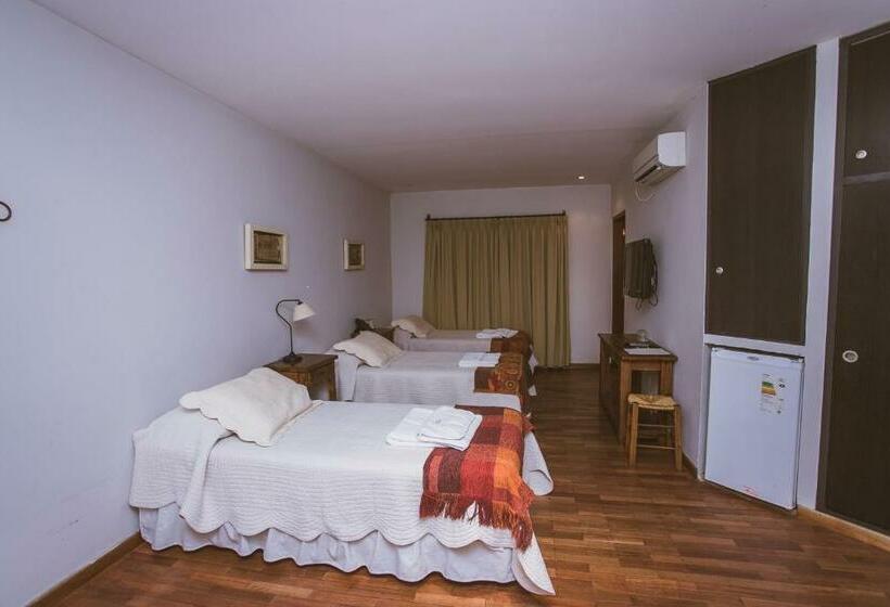 标准三人间, Río Arriba Suites & Apartments & Restó
