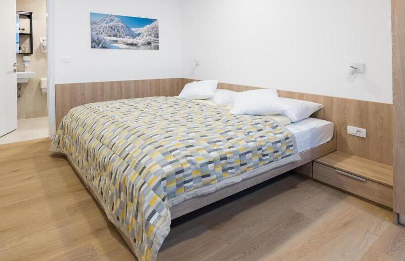 استودیوی استاندارد, Apartments And Rooms Bernik