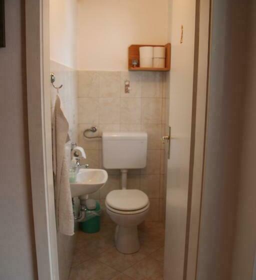 اتاق استاندارد با سرویس بهداشتی مشترک, Apartments & Hostel Bohinj