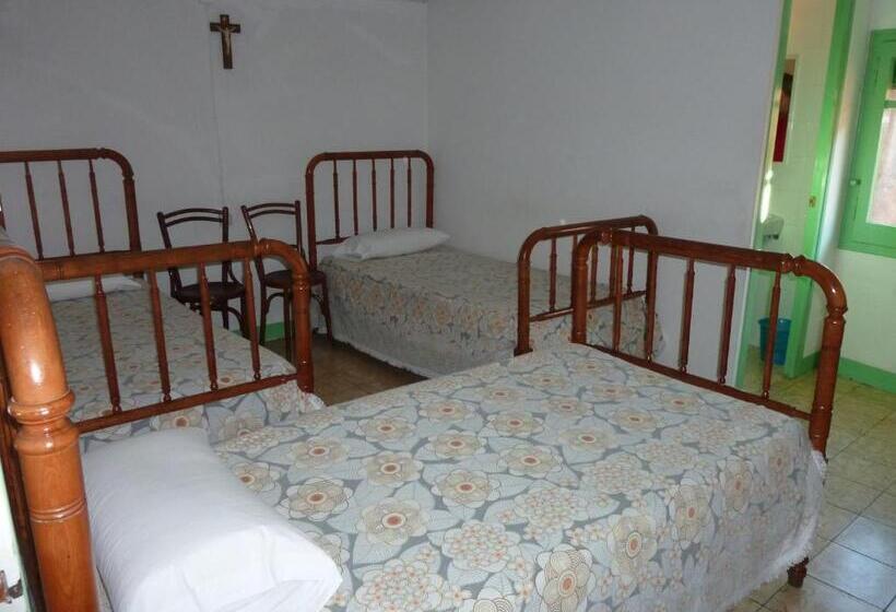 Номер Стандарт Трехместный, Pension Fonda Vilalta