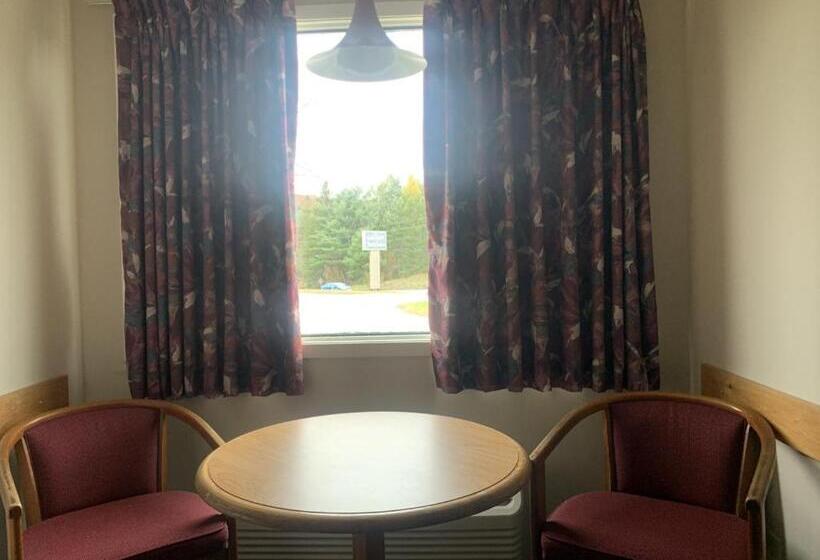 ２ダブルベッドのスタンダードルーム, Bancroft Inn & Suites