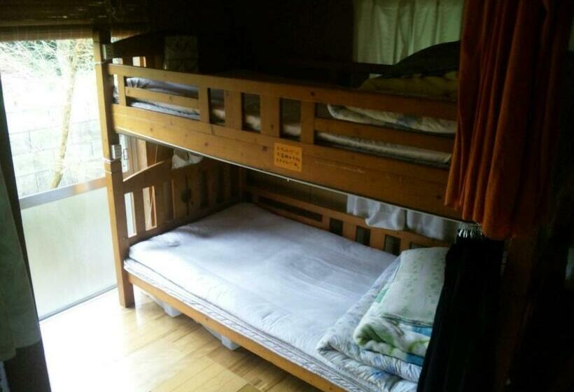 Кровать в Общей Комнате, Okinawa Motobu Guest House
