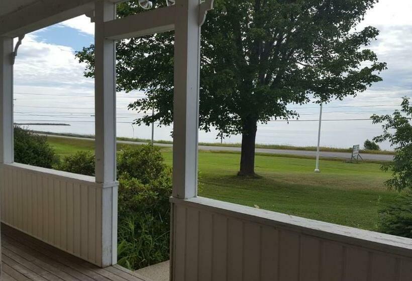 Номер Стандарт с Гидромассажем, Auberge Vue D La Dune   Dune View Inn
