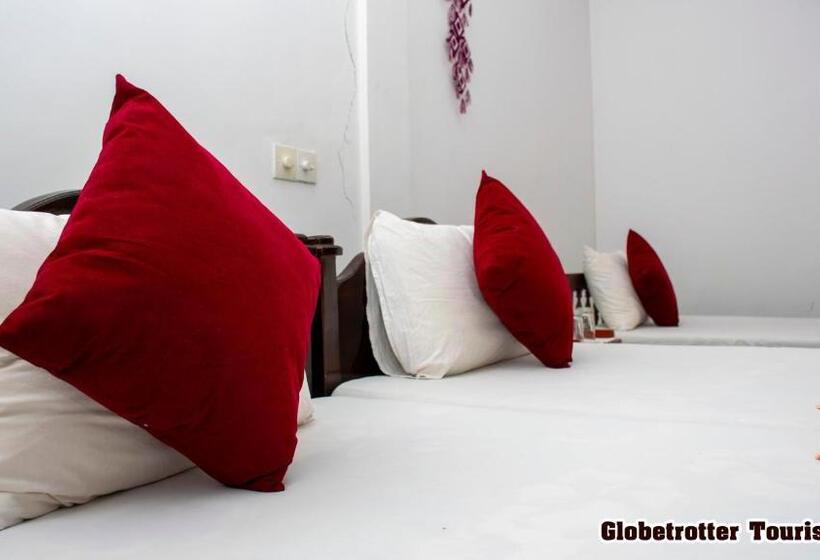 Номер Стандарт Трехместный, Globetrotter Tourist Inn