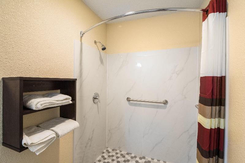 Номер Deluxe, Red Roof Inn Temple