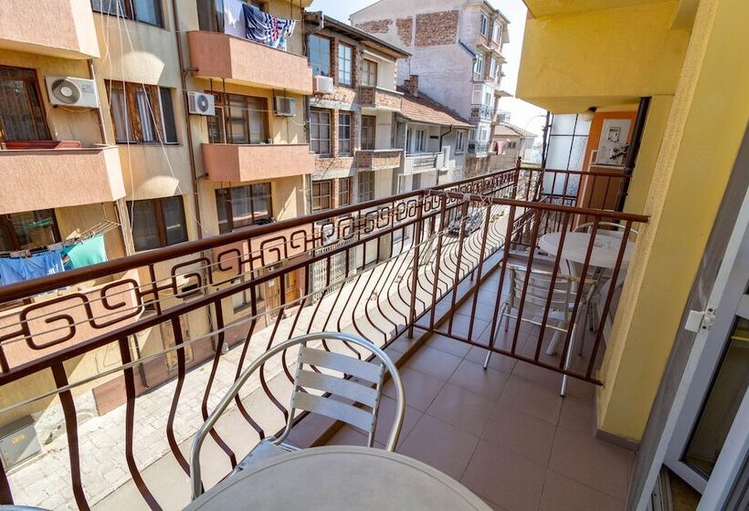 Трехместный Номер Стандарт с Балконом, Fener Guest House