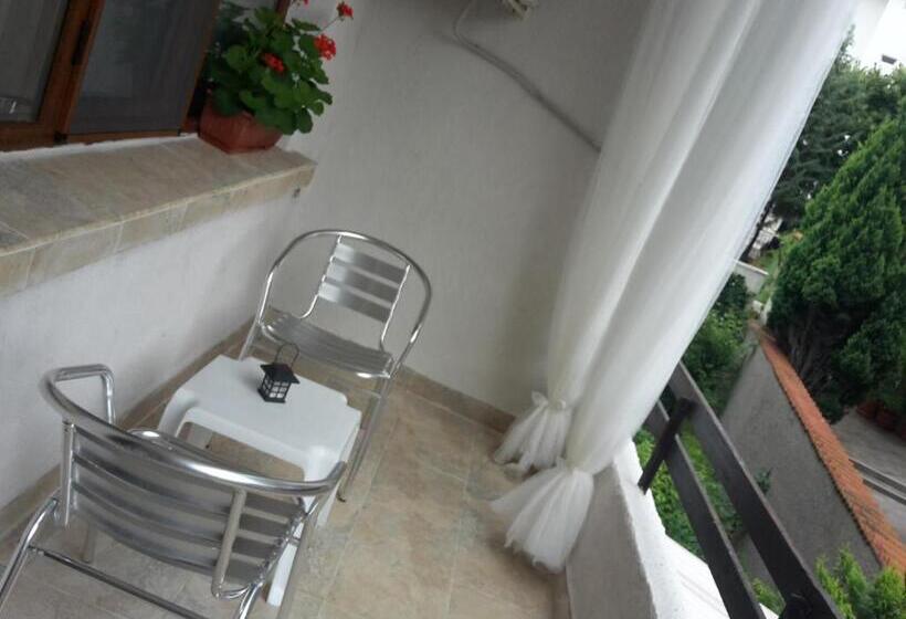 غرفة قياسية مزوَّدة بشُرفة, Guest House Kera