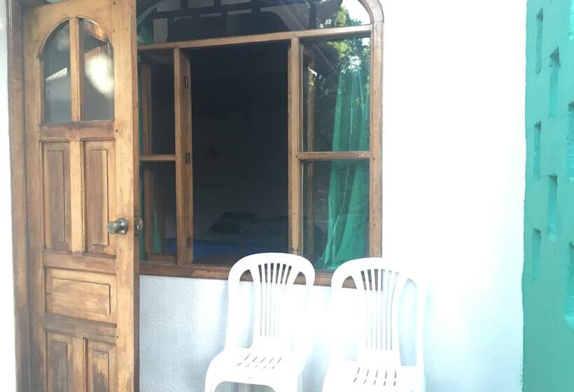 Семейный Номер, La Petite Auberge   Hostel