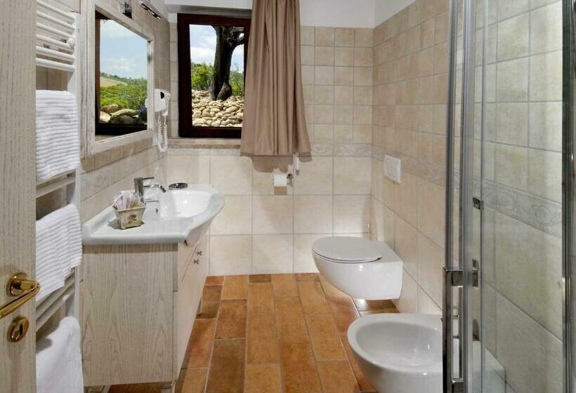 اتاق استاندارد سه نفره, Country House Il Cascinale