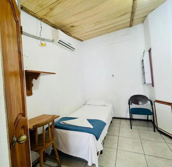 Номер Стандарт Индивидуальный, Hostal Darwin B&b