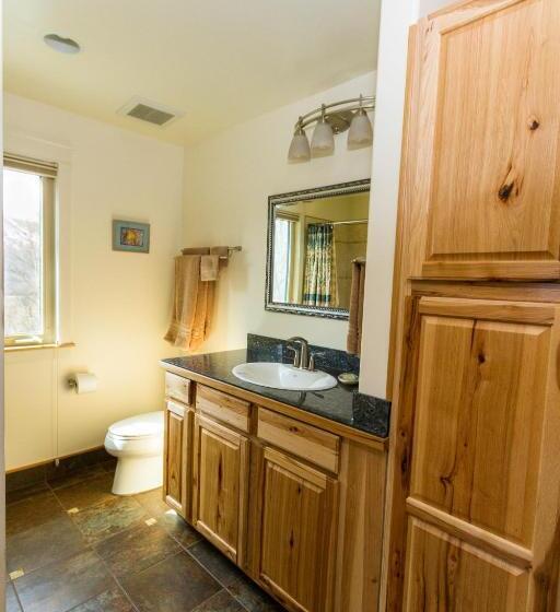 Номер Стандарт Трехместный, Eagle Peak Guesthouse