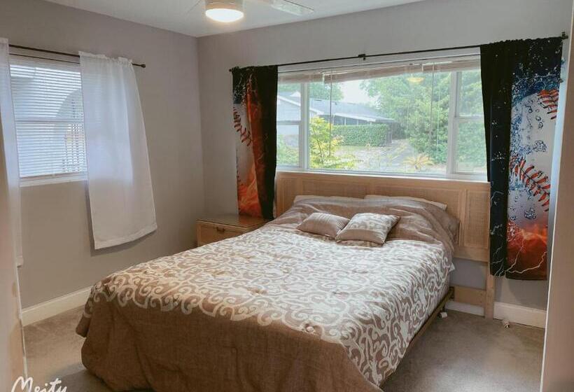 Номер Deluxe, A Home Away From Home