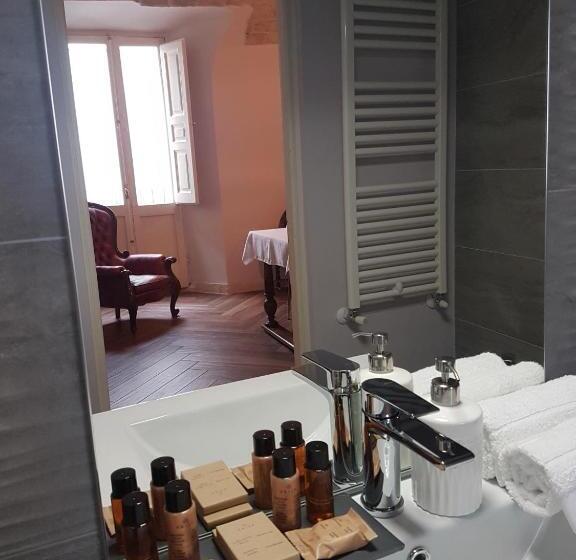 سوئیت با تخت بزرگ, La Dimora Del Falconiere   Luxury Suites