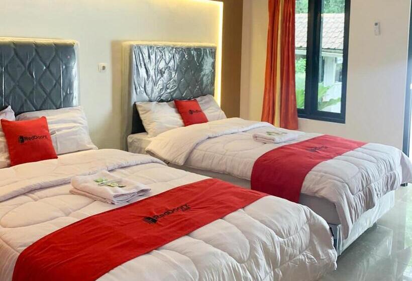 Семейный Номер, Reddoorz Near Museum Gunung Merapi