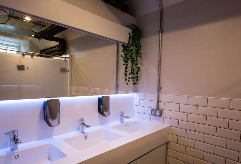 带共用浴室的标准房间, Code Pod – The Court  Edinburgh