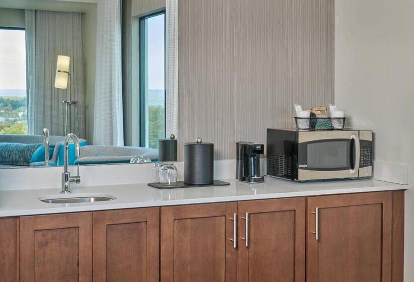 Люкс Кровать Кинг, Courtyard By Marriott Petoskey At Victories Square