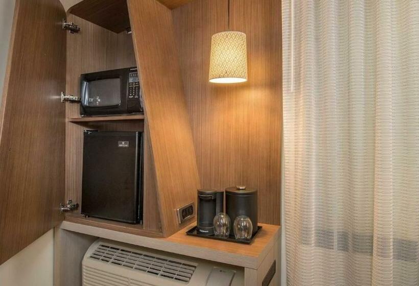 Стандартный Номер Кровать Кинг, Courtyard By Marriott Petoskey At Victories Square