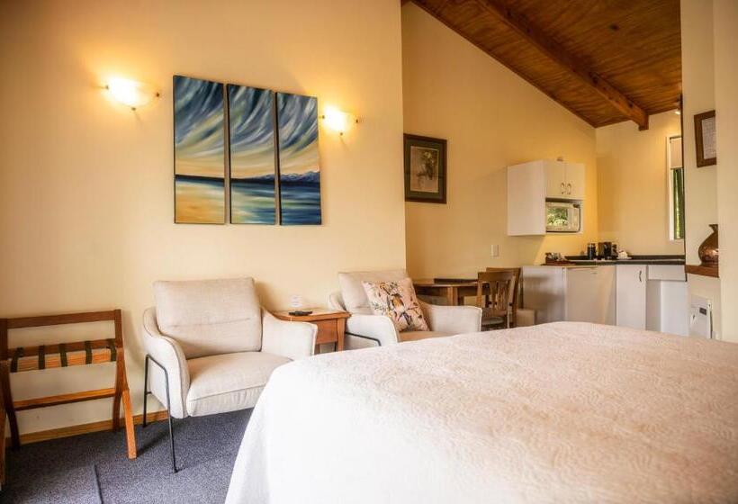 스탠다드 스튜디오, Goldfield Suites