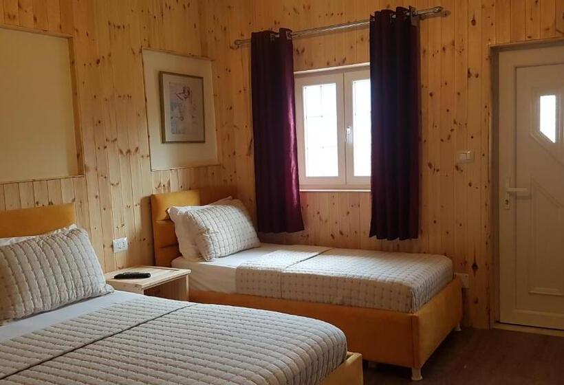 اتاق استاندارد سه نفره, Guesthouse Lord Byron